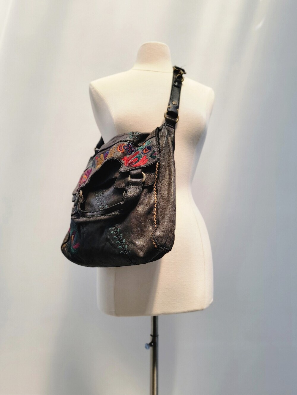 Lucky Brand Abbey Road Vintage Black Leather Hobo Bag Boho Embroidered Festival - Picture 9 of 15